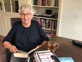 "Wat is het licht en ruim!"; Gé Braad (88) enthousiast over nieuwe bibliotheek Ootmarsum