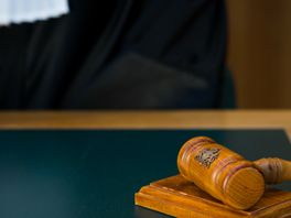 Celstraf voor man (24) na geweld tegen ouders in Emmen