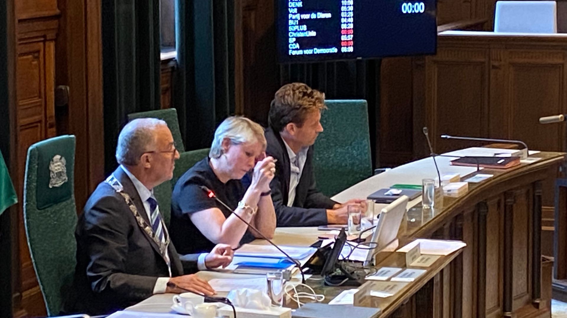 'Gele kaart' voor wethouder Karremans van deel gemeenteraad vanwege