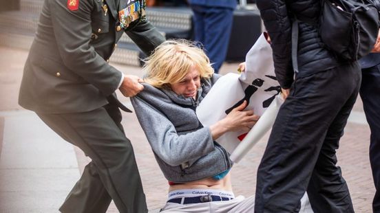 Rookbom en protest op 5 mei vorig jaar, maar toch geen extra maatregelen