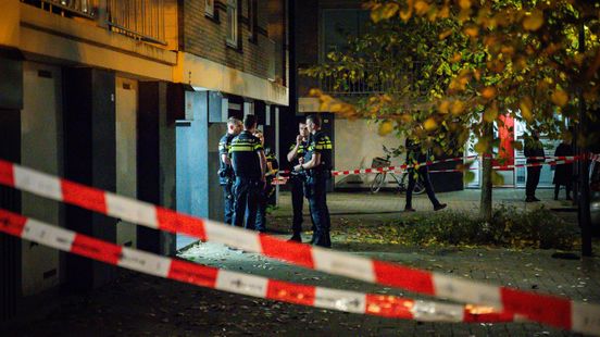 Politie schiet man neer in woning, slachtoffer overleden