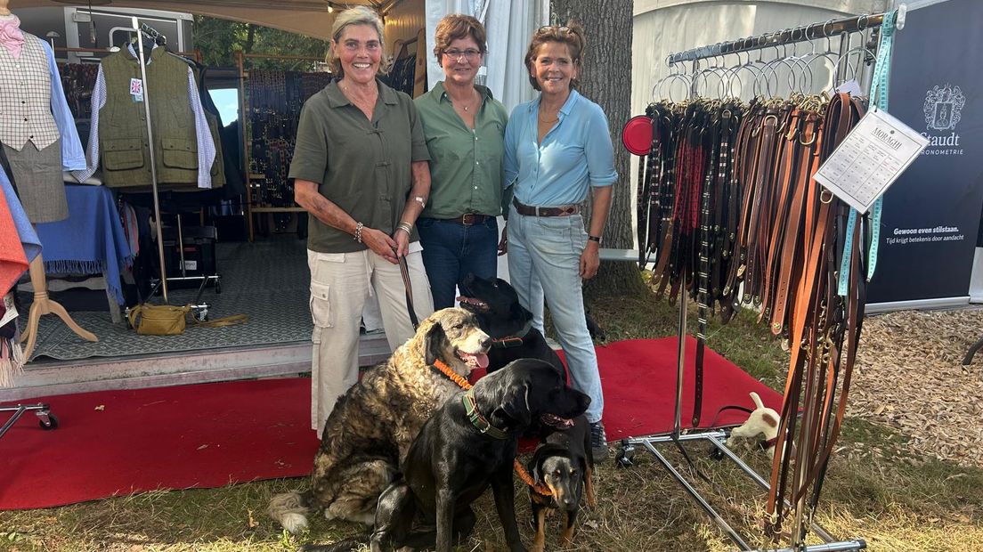Ook honden op Military Boekelo moeten goed gekleed voor de dag komen.