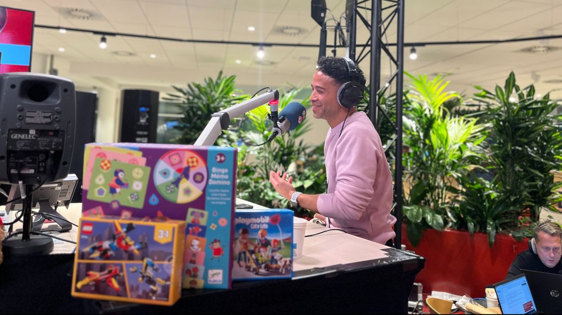 Curt Fortin is in de bibliotheek