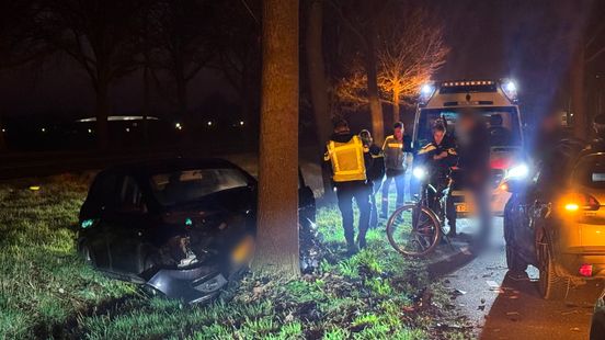 Zeven voertuigen betrokken bij twee ongelukken op A4 bij Leiden, ruim een uur file. Zeven voertuigen betrokken bij twee ongelukken op A4 bij Leiden, ruim een uur file.