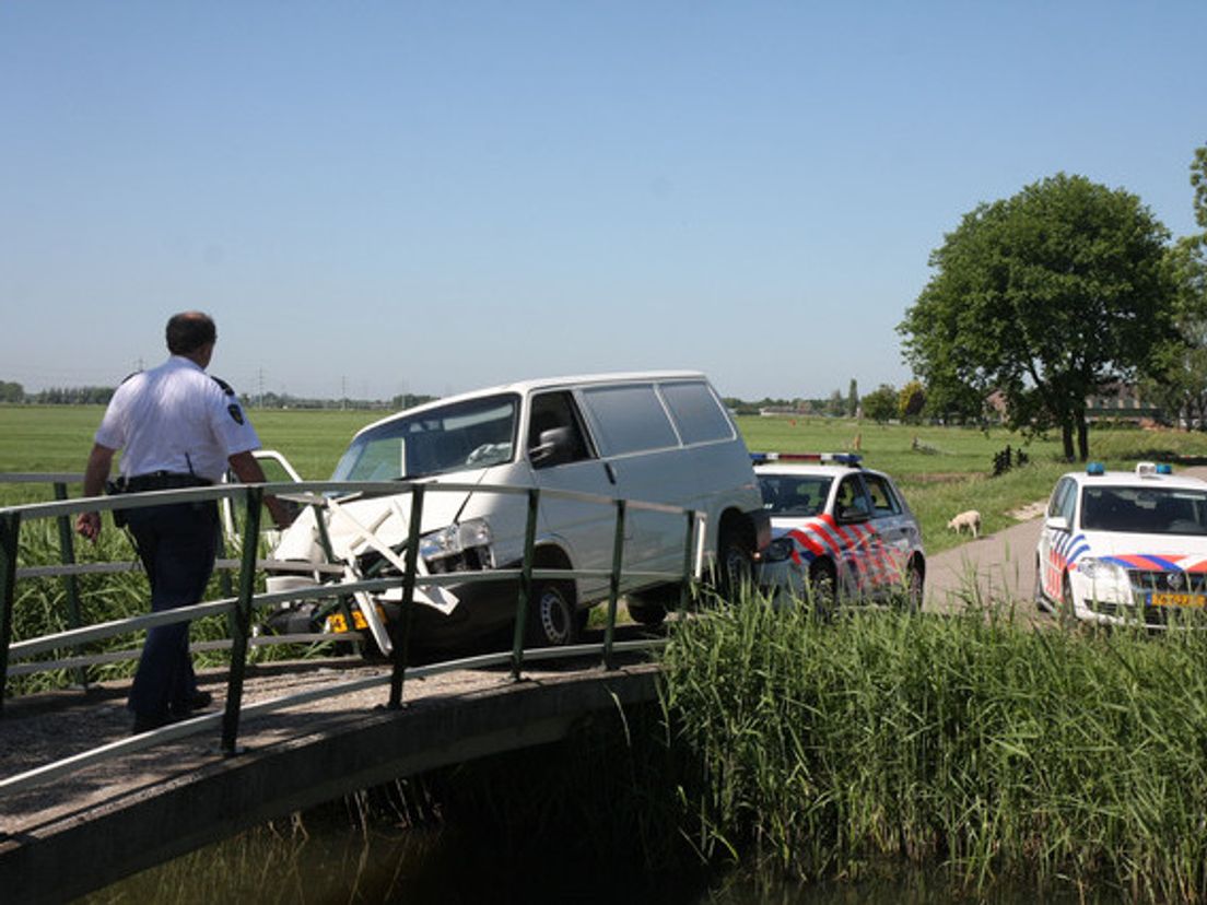 20100406PolitieschietverdachteinbeenSchelluinenthymenstolk001.cropresize.tmp.jpg