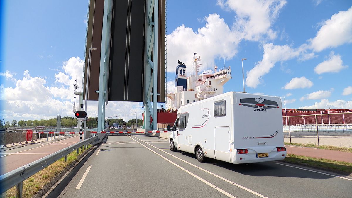 Nieuwe borden moeten einde maken aan onnodig wachten voor de brug, al doen sommigen het voor hun ple