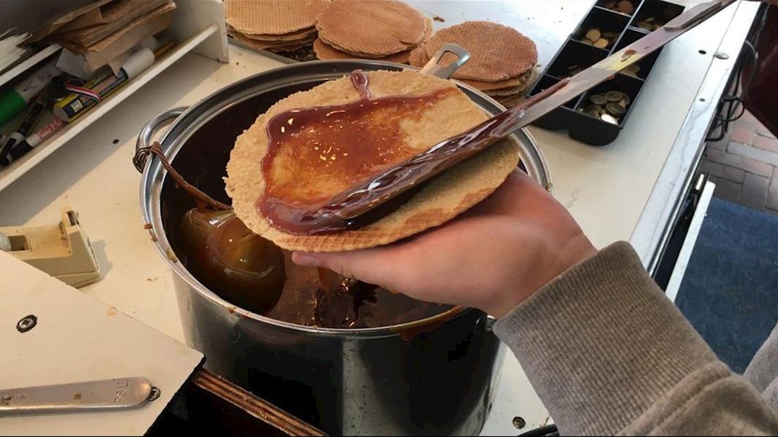 18-jarige Jaimy Polko verwezenlijkt haar droom met eigen stroopwafelkraam