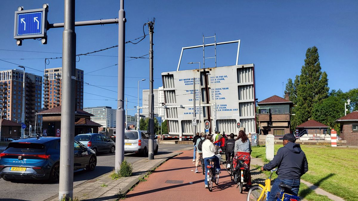 Deze Rotterdamse brug staat soms wel 2 uur per dag open, hoe kan dat