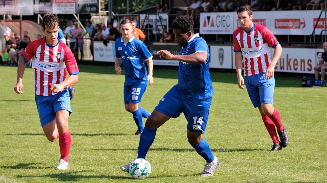 voetbal DwO'15 FC Axel