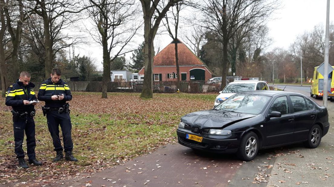 Drie auto's botsten op elkaar (Rechten: Persbureau Meter)