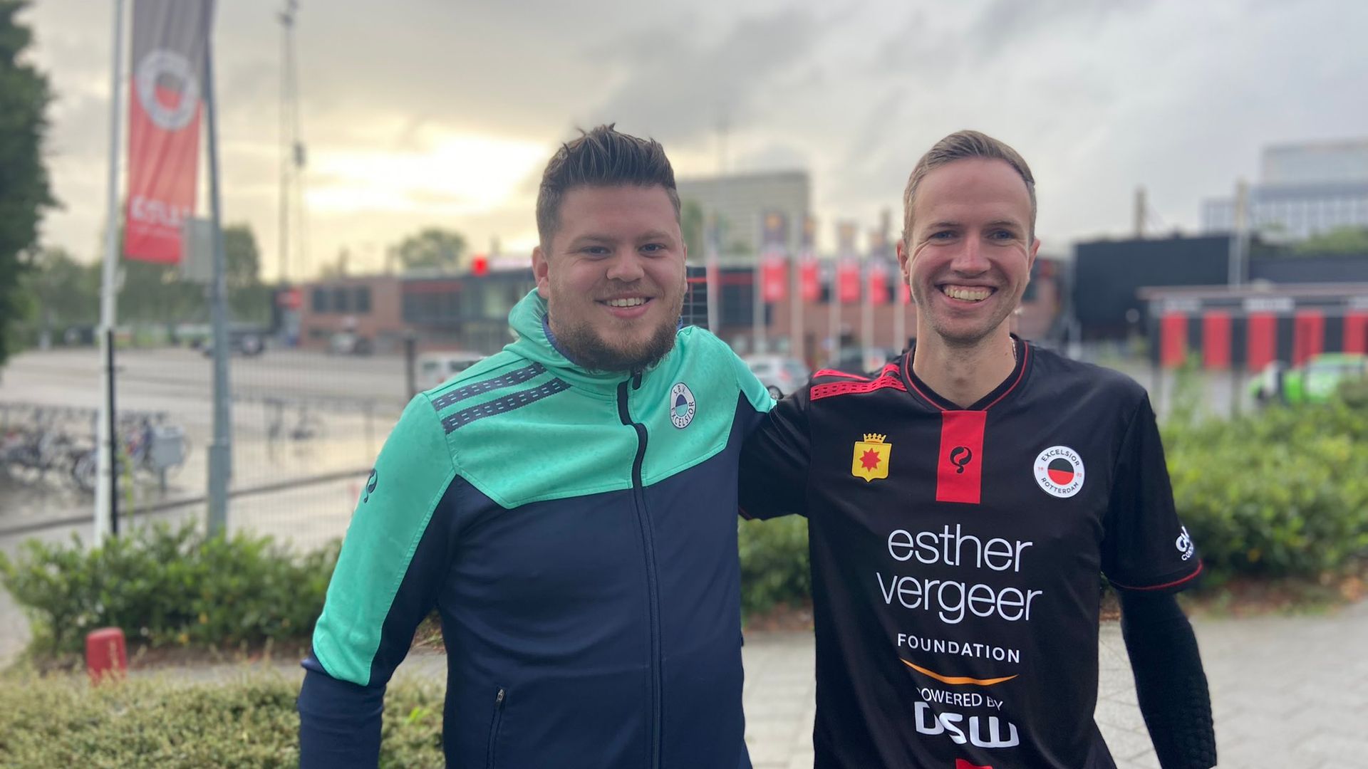 Excelsior-supporters Danny van Aalst (links) en Dylan Metselaar (rechts)