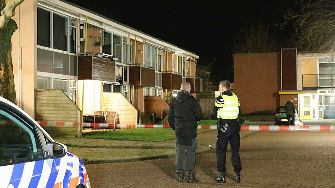 Een huis aan de Zunabrink in Enschede is afgelopen nacht beschoten