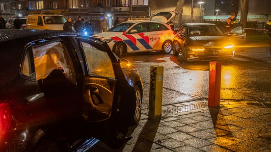 112-Nieuws: Automobilist laat ravage achter | Ongeluk Kanaleneiland leidt tot commotie. 112-Nieuws: Automobilist laat ravage achter | Ongeluk Kanaleneiland leidt tot commotie.