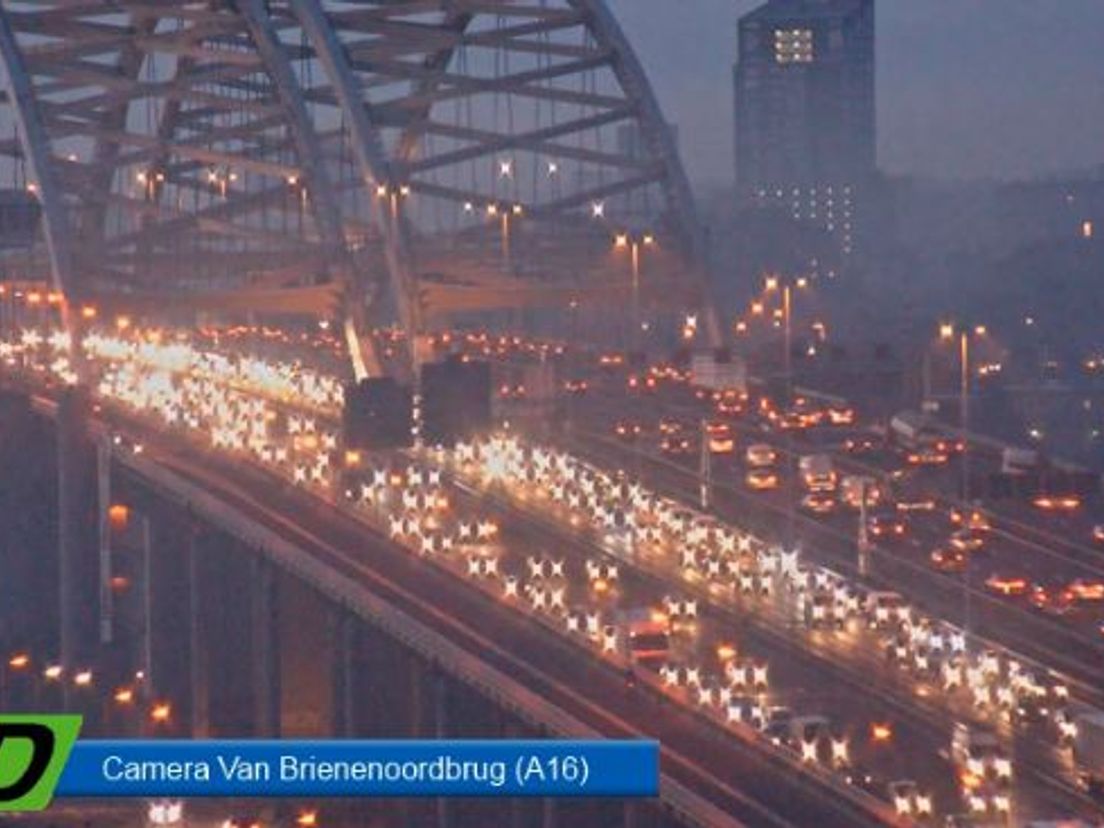 De file op de Van Brienenoordbrug.