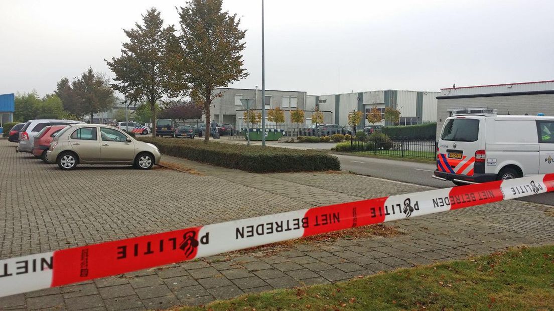 De politie deed vanochtend een inval in Klazienaveen (Rechten: Persbureau Meter)