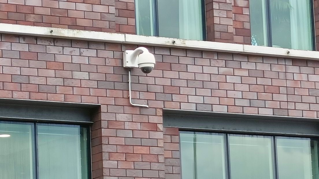 Filmt deze camera in Den Haag ook de openbare weg?