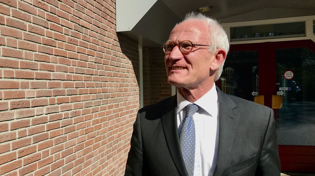 Treant-topman Rolf de Folter bij het werkbezoek van minister Bruins (Rechten: RTV Drenthe/Steven Stegen)