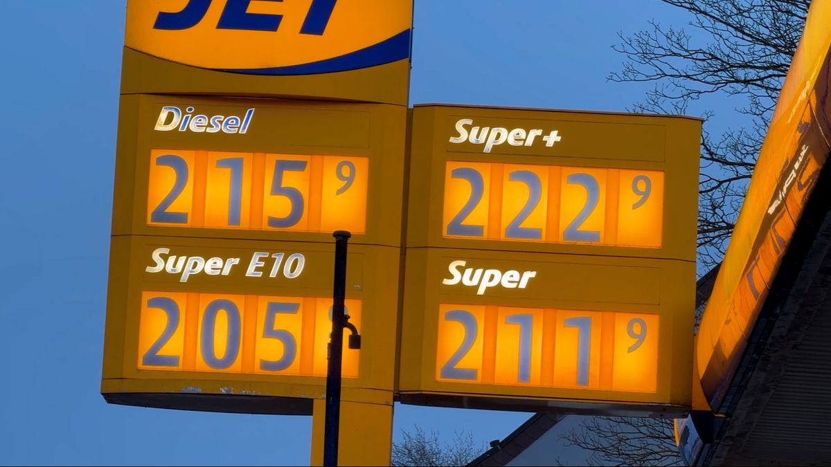 Voor een tientje tanken in Losser: 'En vanmiddag gooi ik hem vol in Duitsland'