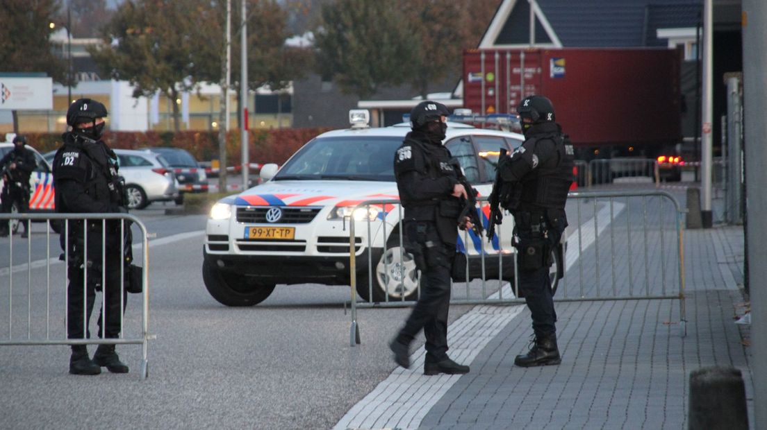 In Rijssen is een flinke politiemacht op de been.
