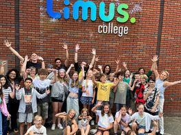 Eerste dag op het nieuwe Limus College in Vleuten:  'Leerlingen vinden de kleinschaligheid heel prettig'