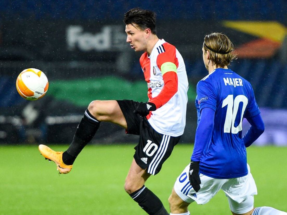 Steven Berghuis in actie tijdens Feyenoord-Dinamo Zagreb. (VK Sportphoto - Yannick Verhoeven)