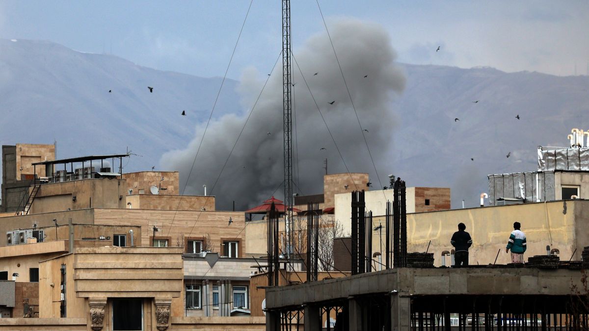 Raketten op Iran: Asser kapper leeft mee met familie in oorlogsgebied