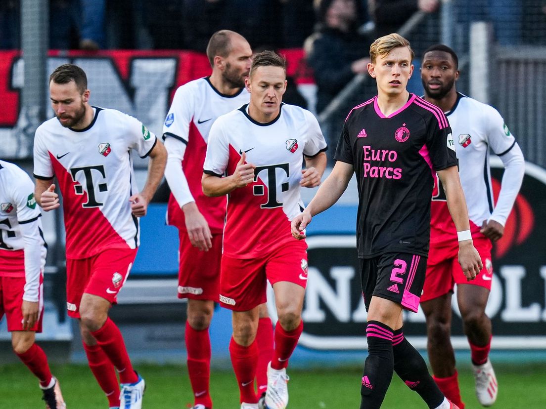 Marcus Pedersen baalt als uitgerekend Jens Toornstra namens FC Utrecht tegen Feyenoord heeft gescoord