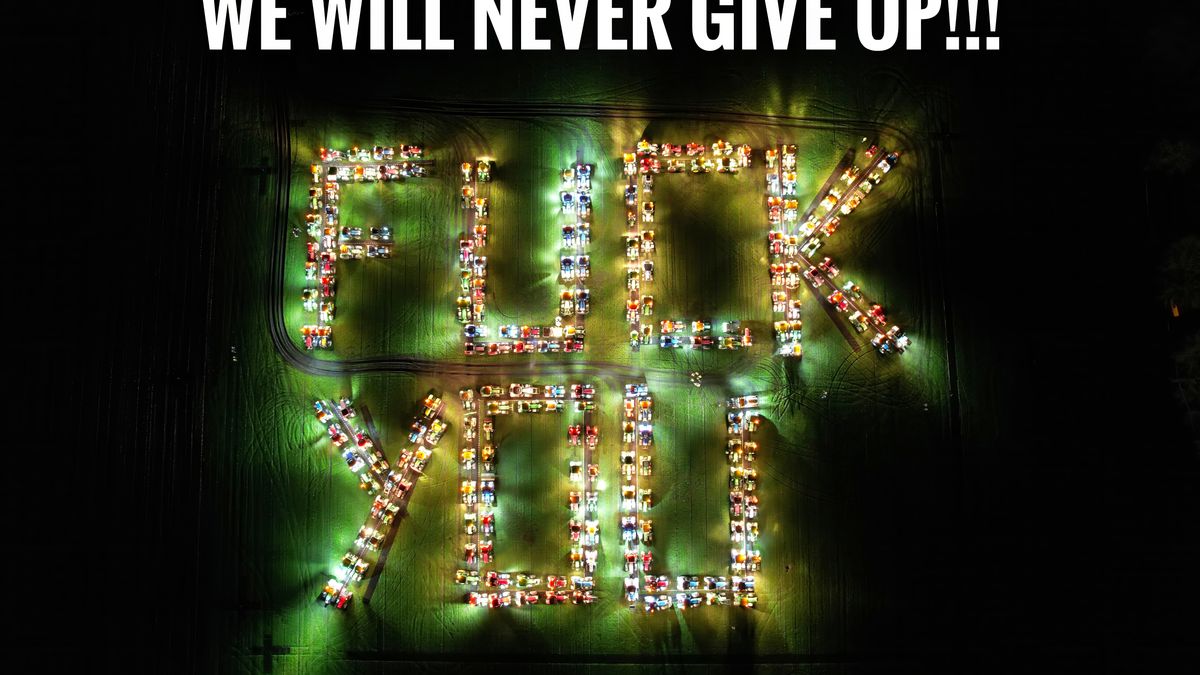 250 boeren uit Salland steken middelvinger op naar Europese Unie