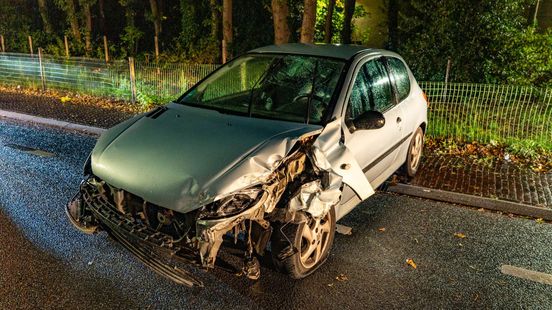 Bestuurder vlucht na botsing • scooterrijder aangereden. Bestuurder vlucht na botsing • scooterrijder aangereden.