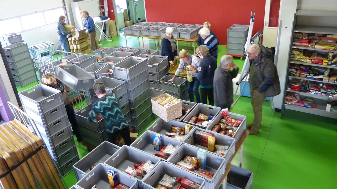 Voedselbank Raalte vult wekelijks bijna honderd kratten