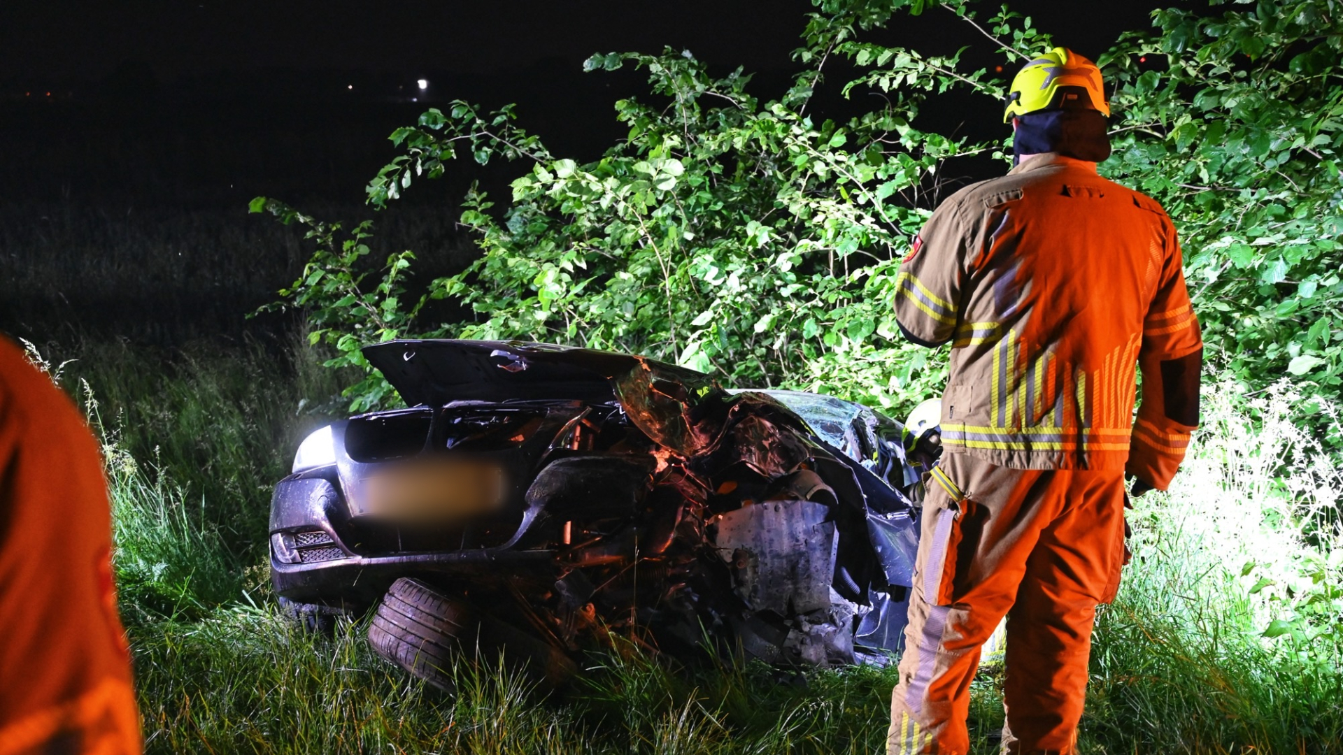 Automobilist valt in slaap: raakt boom en lantaarnpaal in Odijk