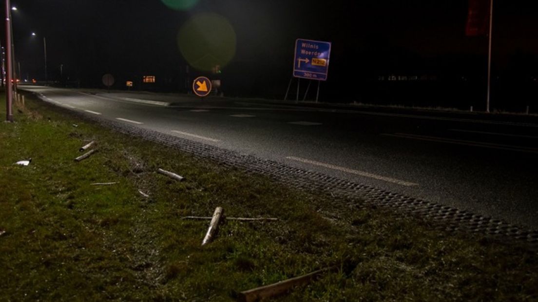 De paaltjes langs de weg bij Waverveen.