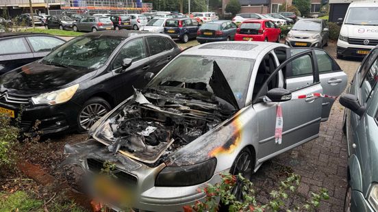 Auto brandt uit • vermeend schietincident