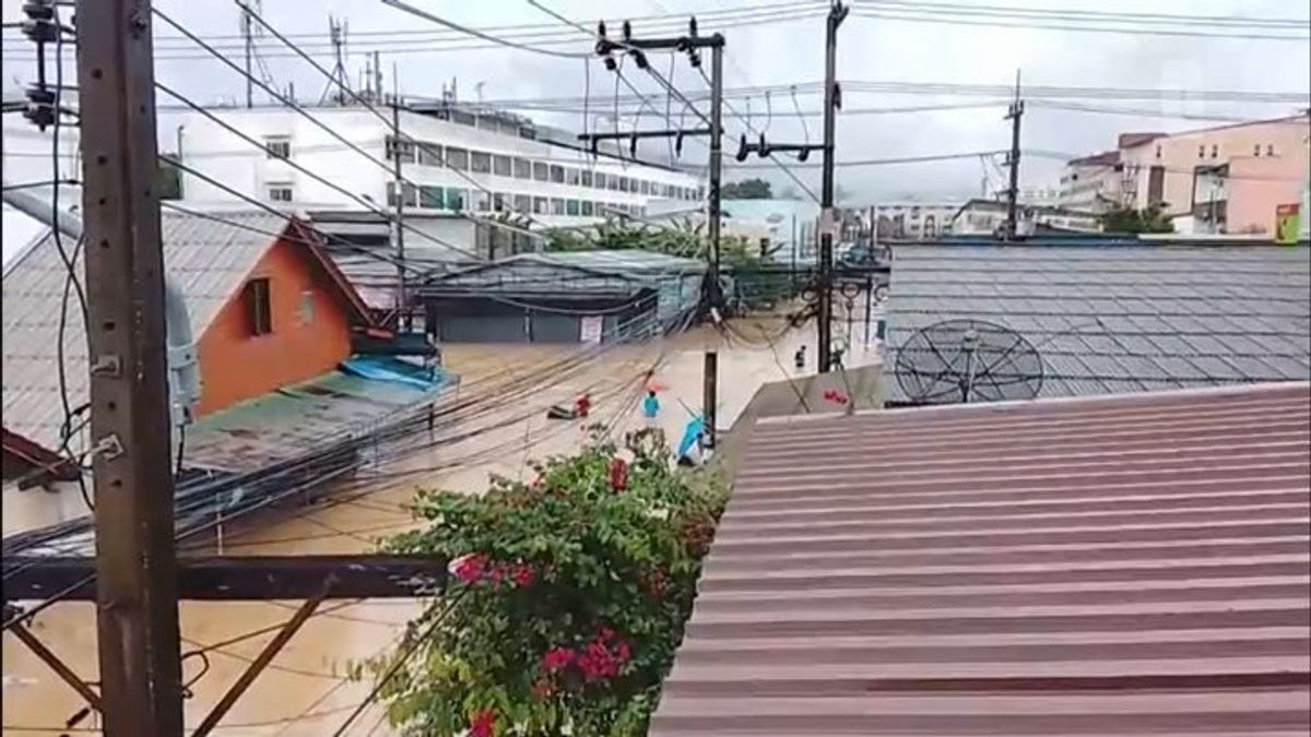 Ricardo uit Haelen verliest alles bij watersnood Thailand: 'Maar we leven nog'