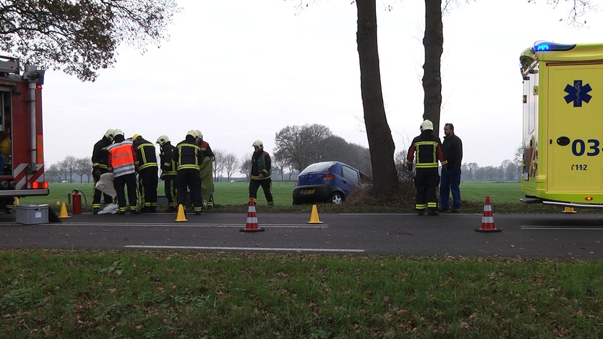 Auto belandt in de sloot in Eursinge