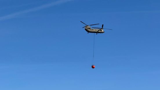 Live: Defensiehelikopter blust bosbrand bij Helden, noodverordening van kracht Home