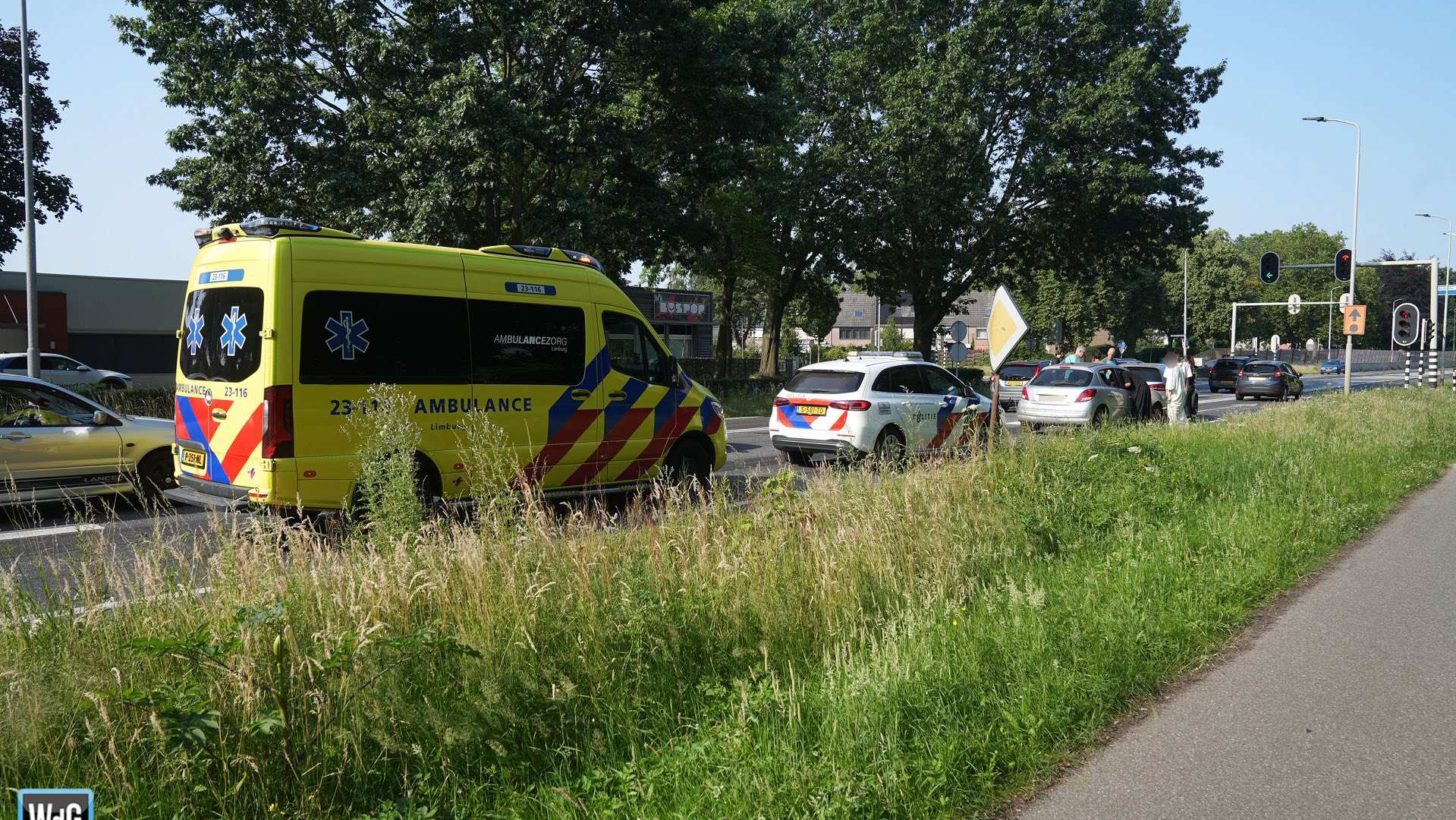Twee gewonden bij kop-staartbotsing in Weert.