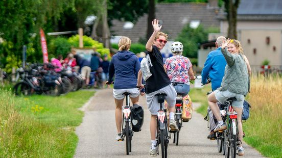 'Fantastisch mooi fietsweer' en barbecue zorgen voor blije gezichten bij Drentse Fiets4Daagse Nieuws