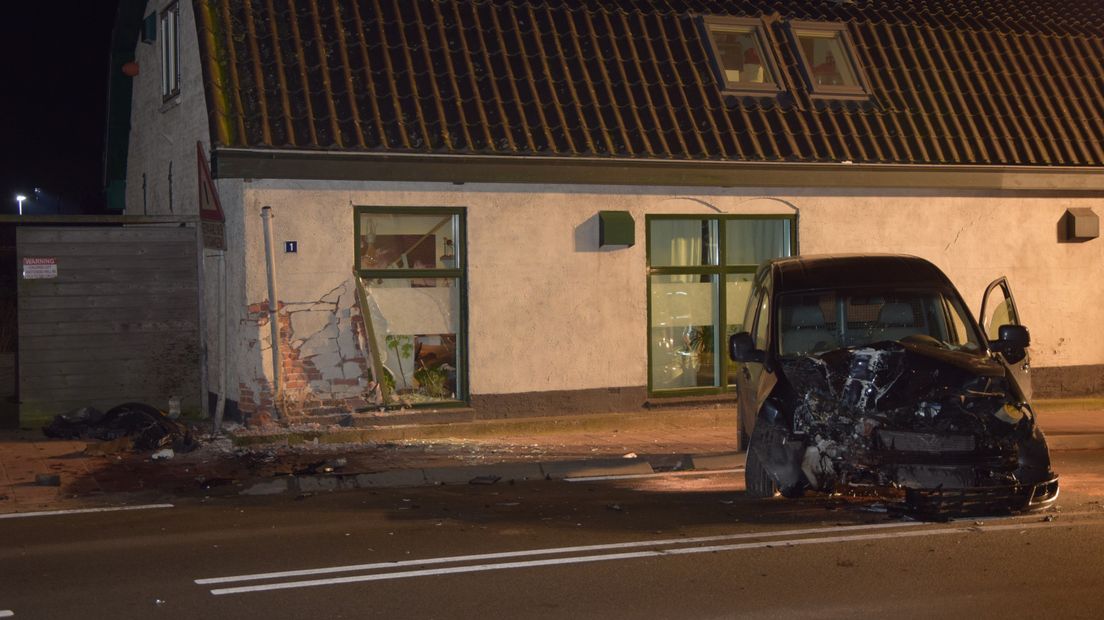 De bestuurder van het voertuig is in een ambulance nagekeken