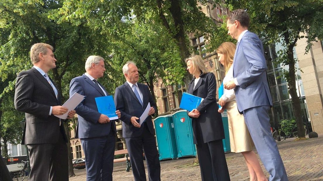 Overijsselse delegatie ontmoet minjsters op Binnenhof