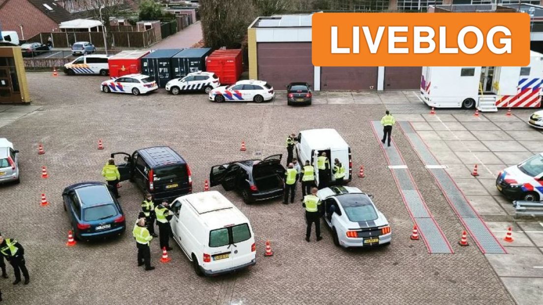 Bij een verkeerscontrole in Zutphen zijn aanhoudingen verricht en tientallen bonnen uitgeschreven.