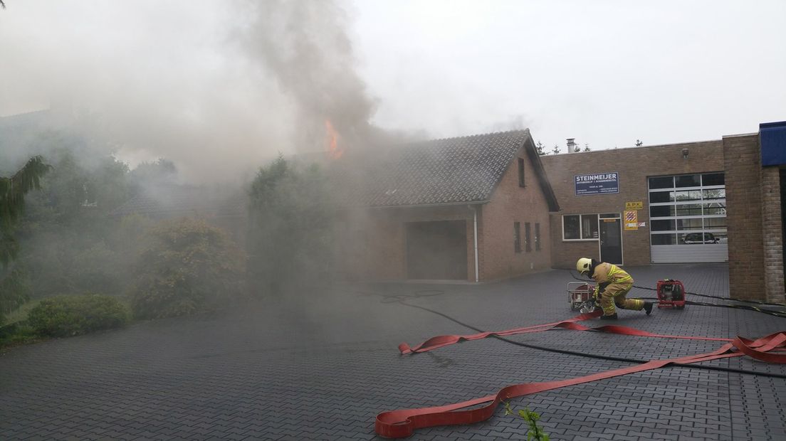 Uitslaande brand in huis Denekamp