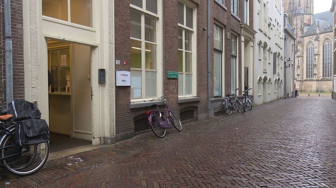 De opvang voor daklozen en verslaafden in Deventer is toe aan een grondige renovatie.