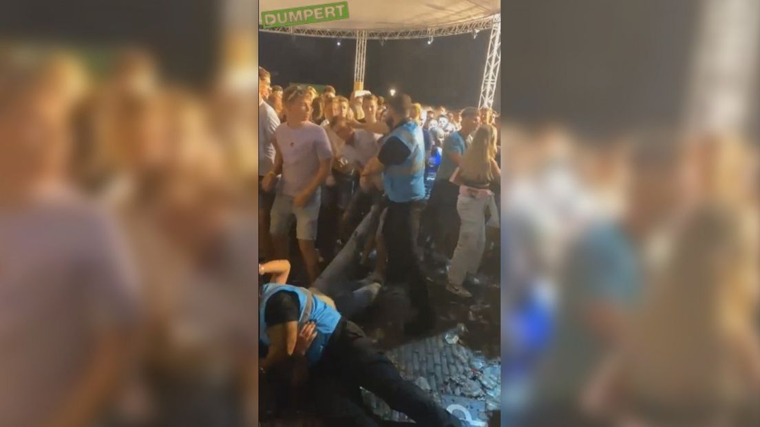 Tijdens de feestweek in De Lier gingen bezoekers met beveiligers op de vuist