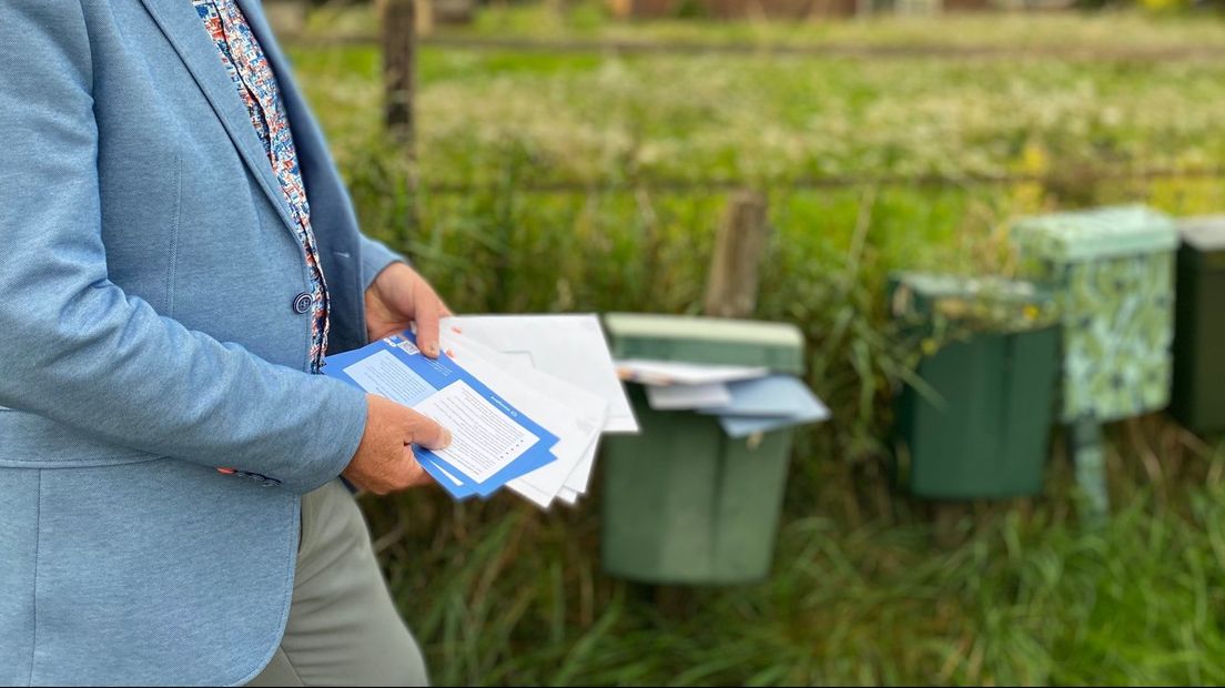 Stapels brieven voor de onbekende 'bewoners'