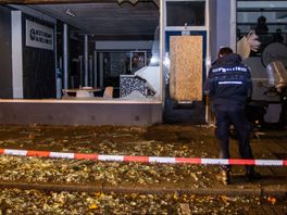 Mogelijke explosie bij platenlabel in Rotterdam: 'Afgelopen weekend probeerden ze er ook al vuurwerk naar binnen te gooien'