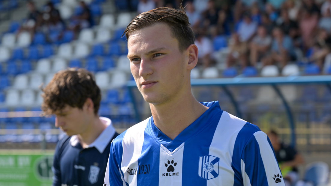 Het eerste balcontact van Levi van Duijn was tegen VV Katwijk direct raak