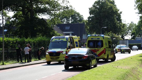 Fietser gewond bij botsing in Wierden. Fietser gewond bij botsing in Wierden.