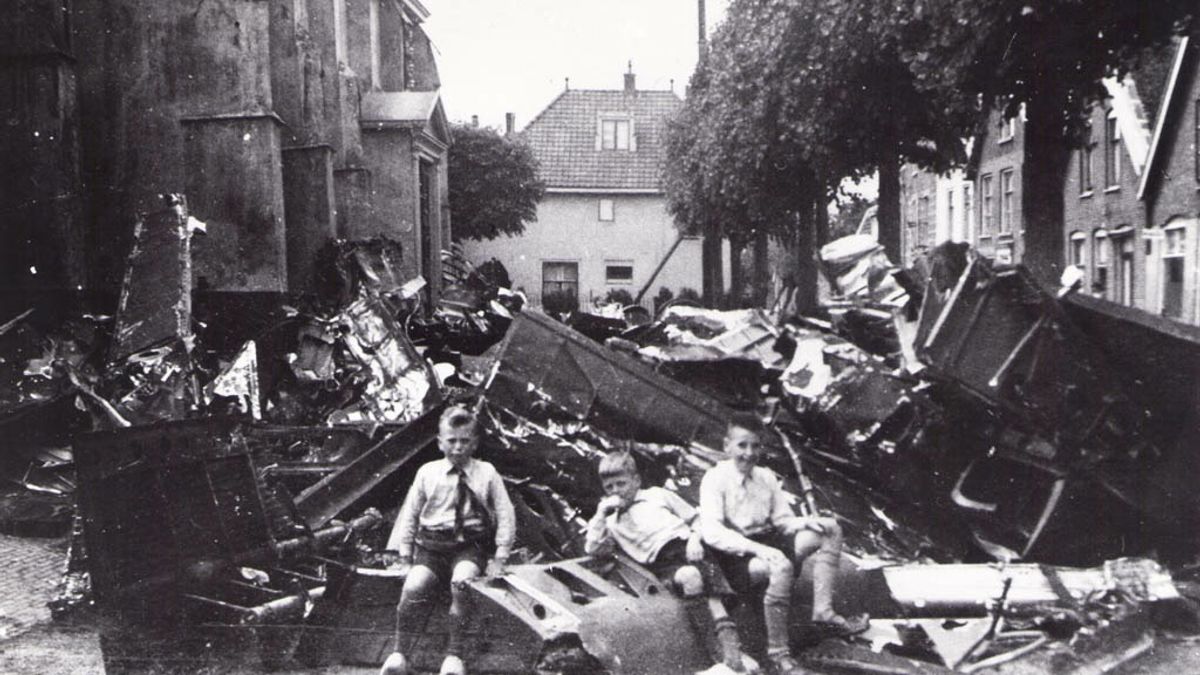 Monument voor neergestorte Lancaster Molenaarsgraaf