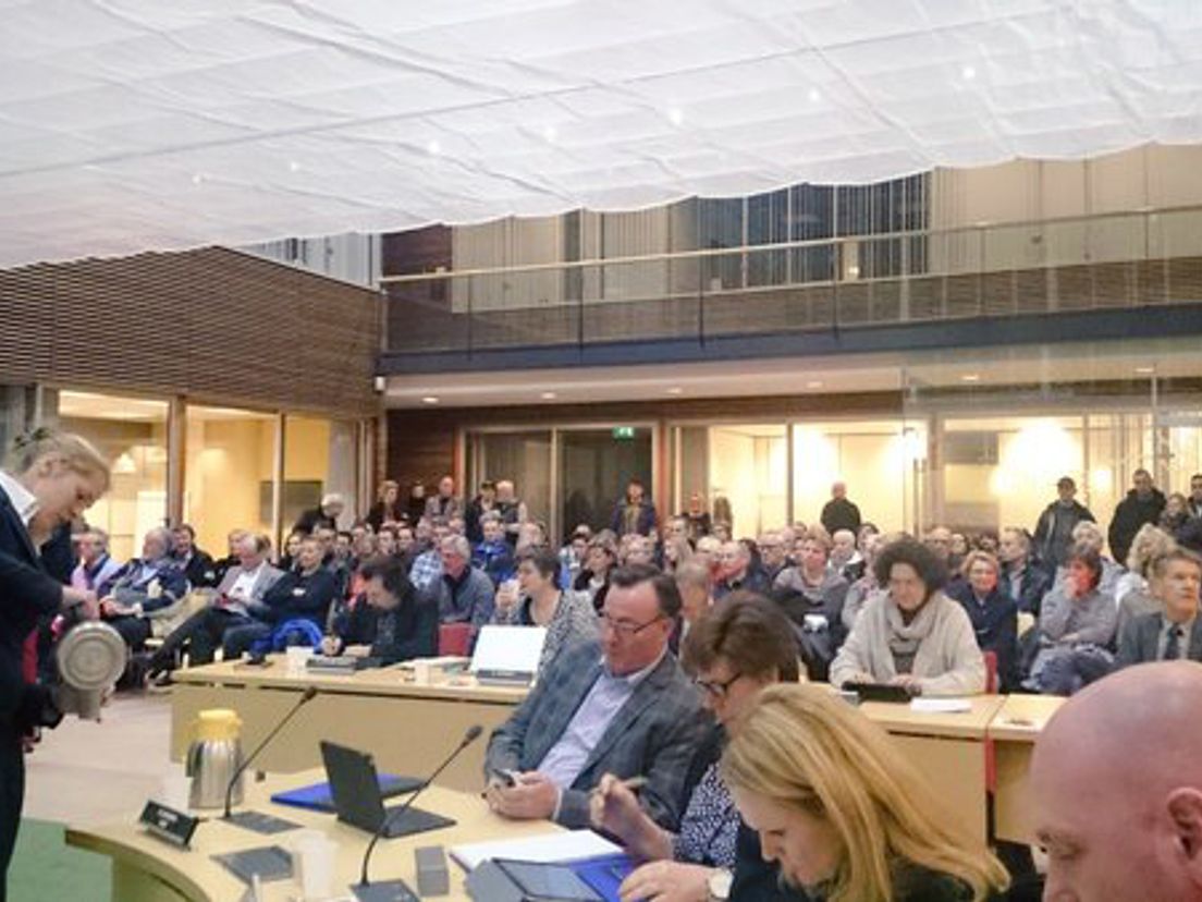 Ook in de raadzaal van de gemeente Albrandswaard is het druk